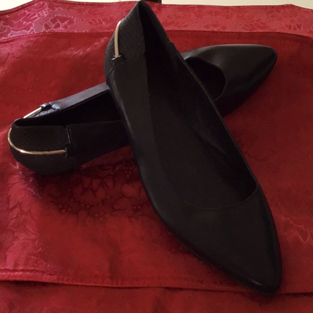 Women’s flats